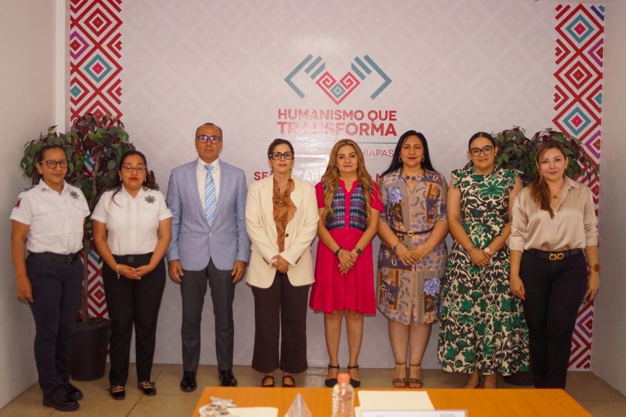 Titular de SEMUIGEN se reune con activistas defensoras de derechos de las mujeres de Comitán de Domínguez.