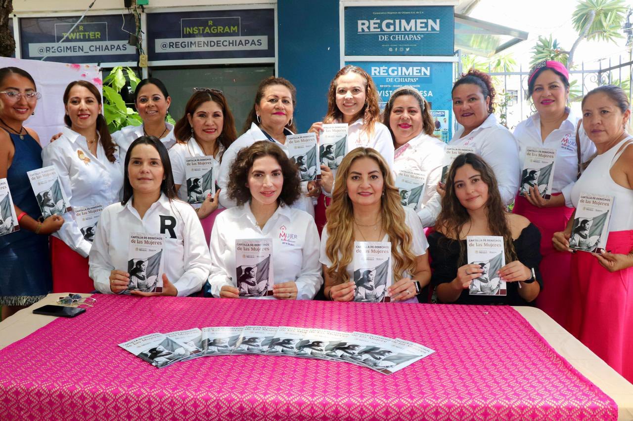 Se lleva a cabo la entrega de la Cartilla de los Derechos de las Mujeres  a la Red de Mujeres " MUJER Re Evolución" 