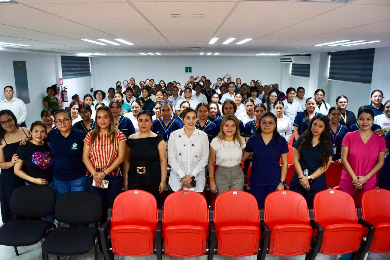 Asiste titular de SEMUIGEN  a escuela de Terapia Física para conversar con estudiantes sobre la participación activa para hacer frente a la violencia de género.