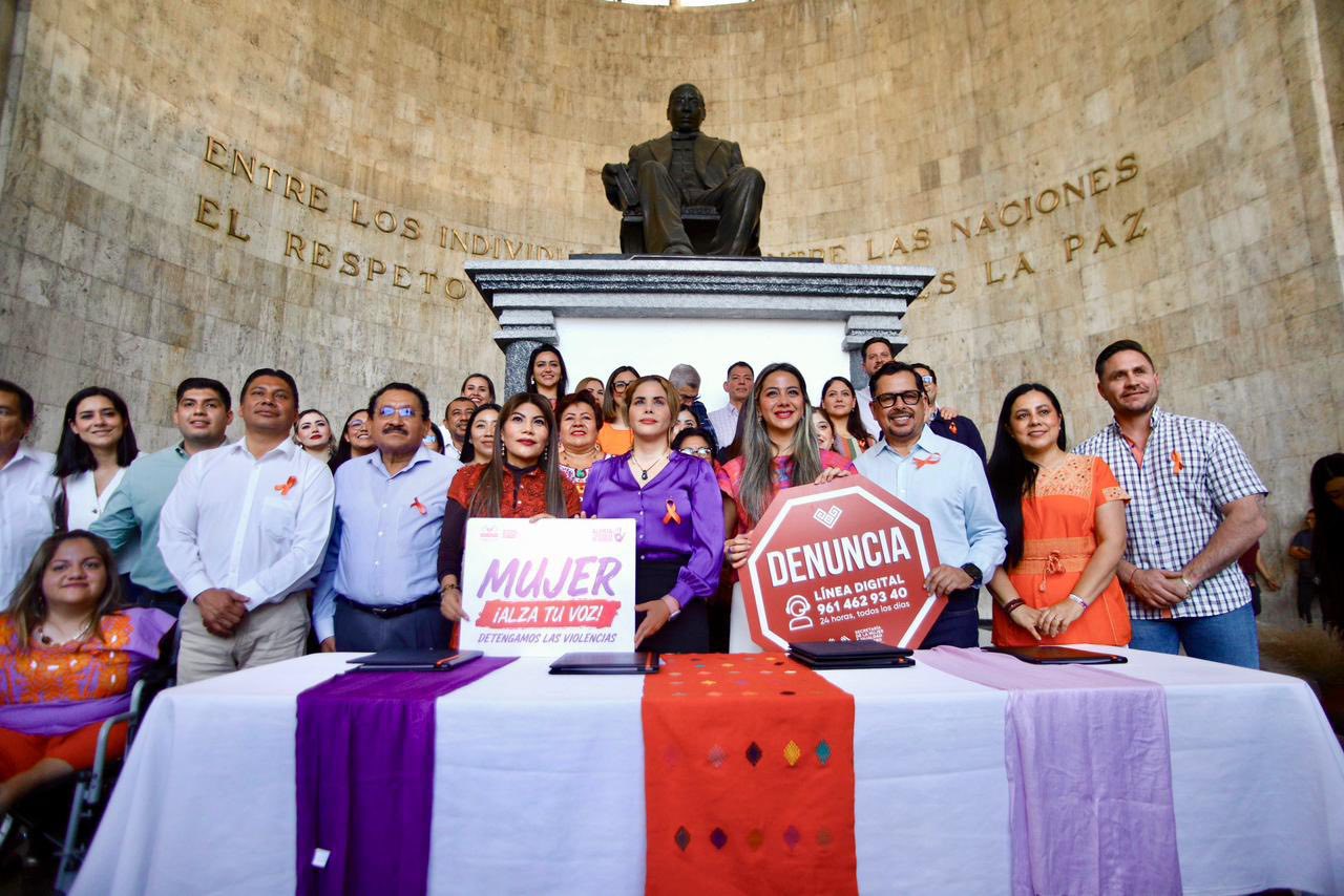 La Titular de SEMUIGEN participa como testigo de honor en la firma del Prtotocolo para Prevenir, Atender, Sancionar y Erradicar Actos de Hostigamiento y/o Acoso Sexual y/o Laboral.