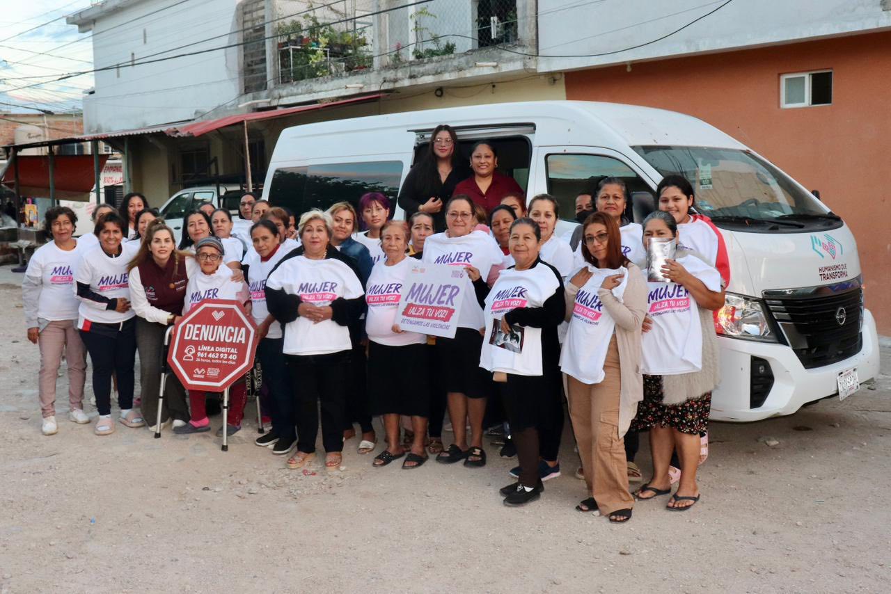 Inicio de recorrido de la Unidad Móvil, dirigido por la titular, Marian Vazquez González