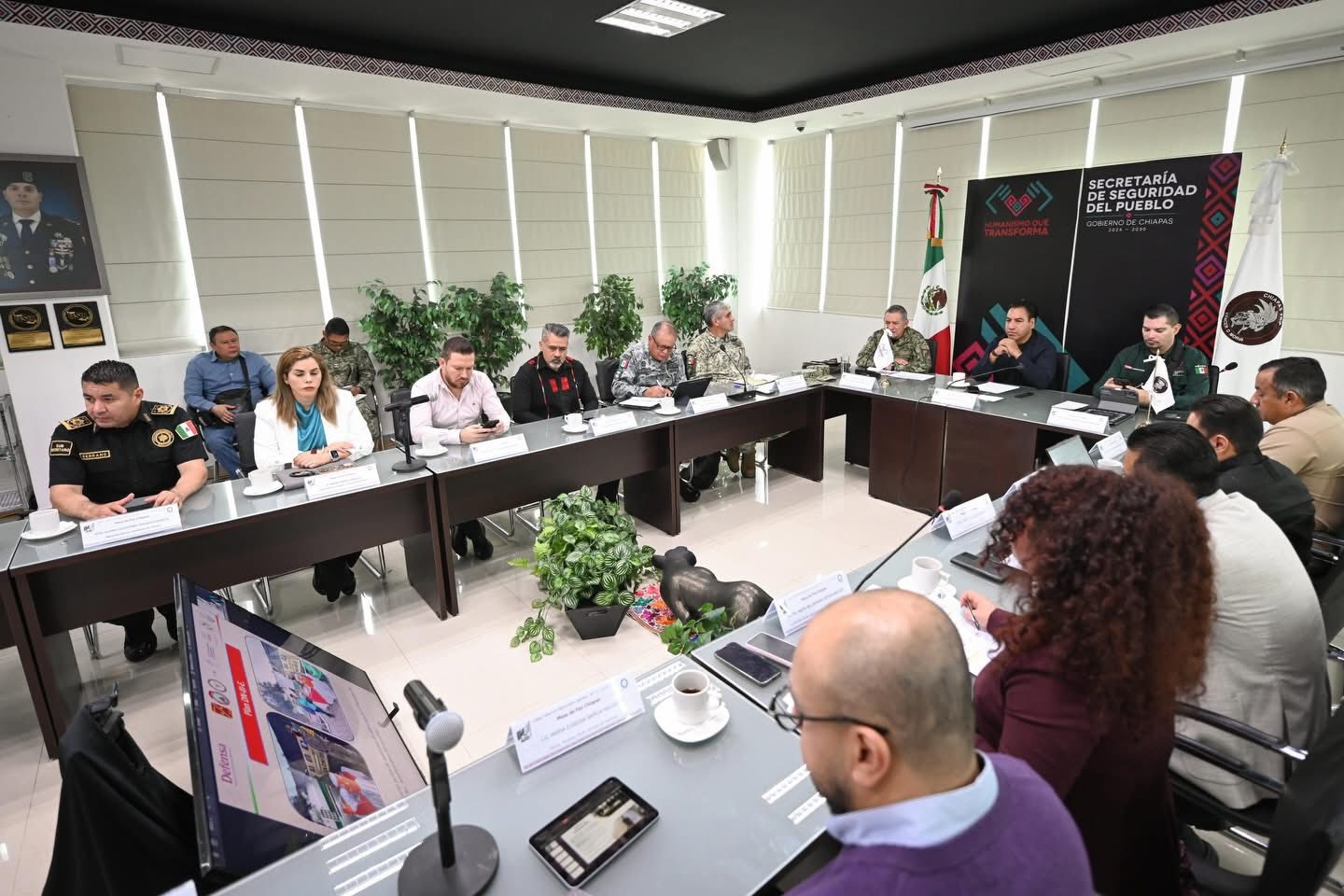 La titular Marian Vazquez González, asistió a la Mesa de Paz Chiapas que encabezó el gobernador Eduardo Ramírez Aguilar