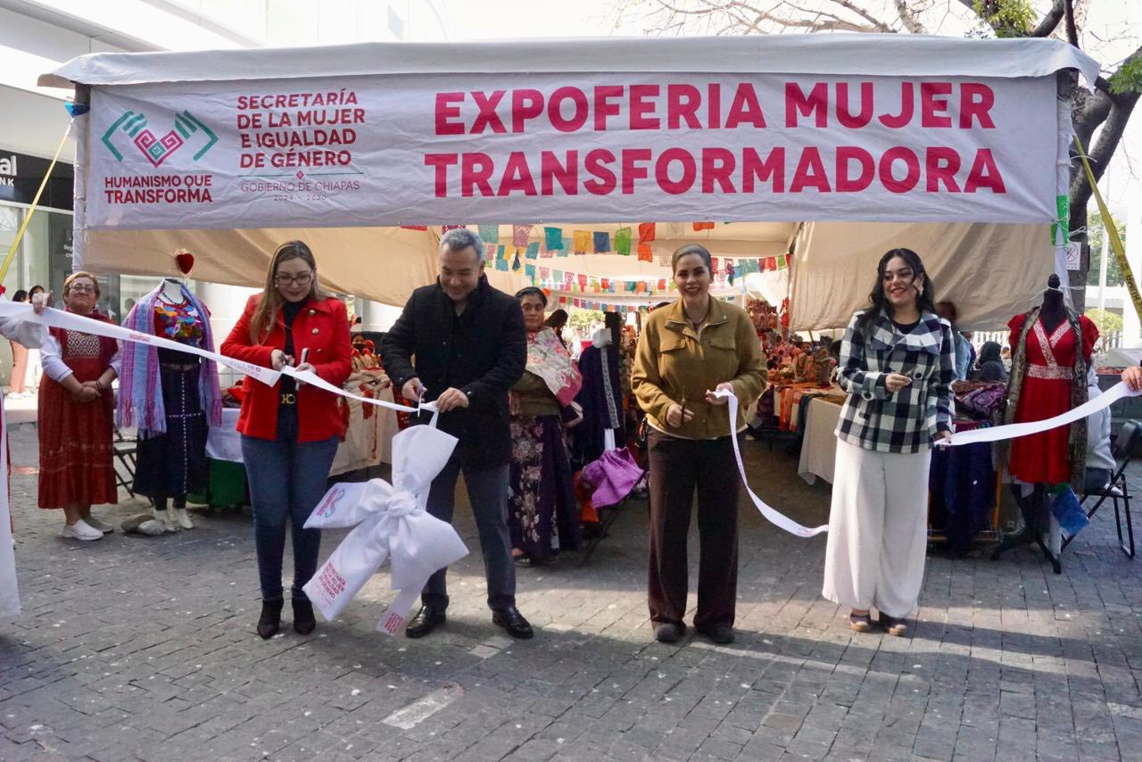 Inauguración de la expoferia “Mujer Transformadora” en la explanada de la Torre Chiapas