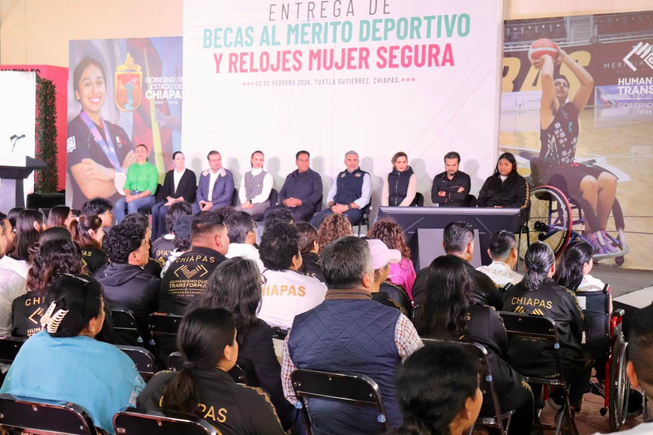 Entrega de relojes inteligentes del programa “Mujer Segura: Presiona, activa y alerta”. En el Instituto del Deporte del Estado de Chiapas.