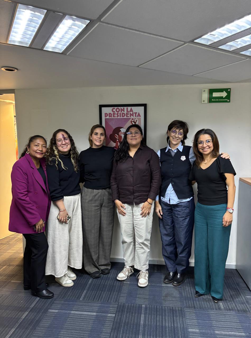 Reunión de trabajo con personalidades de la Secretaría de las Mujeres; en la Ciudad de México.