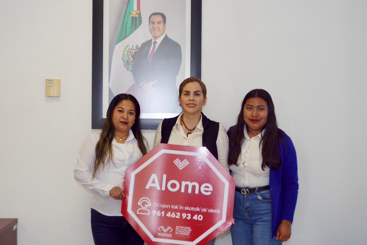Reunión de trabajo con la presidenta del Sistema DIF Municipal y la encargada de la Instancia de la Mujer del municipio de  Pueblo Nuevo Solistahuacán.