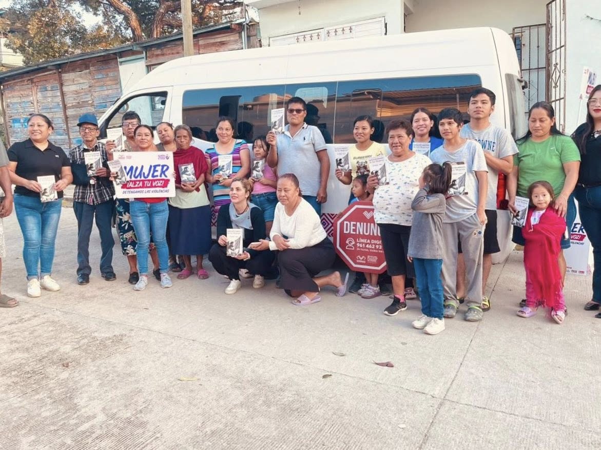 Nuestra titular encabezó la jornada de atención de la Unidad Móvil del Programa Integral para el Bienestar de las Mujeres en la colonia La Reliquia, en Tuxtla Gutiérrez