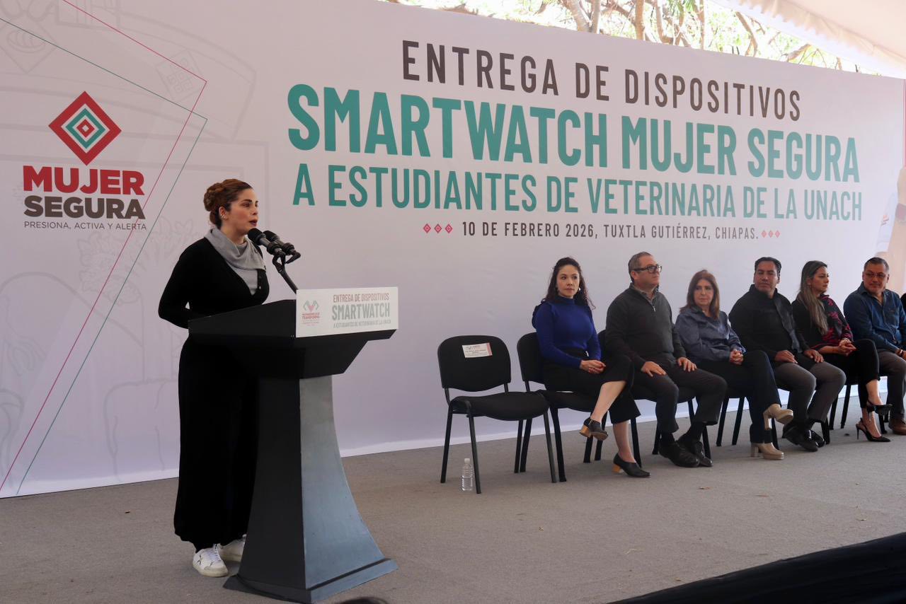 Nuestra titular acompañó al gobernador Eduardo Ramírez Aguilar a la entrega de relojes inteligentes “Mujer Segura: Presiona, activa y alerta”.En la Facultad de Medicina Veterinaria y Zootecnia  de la Benemérita Universidad Autónoma de Chiapas