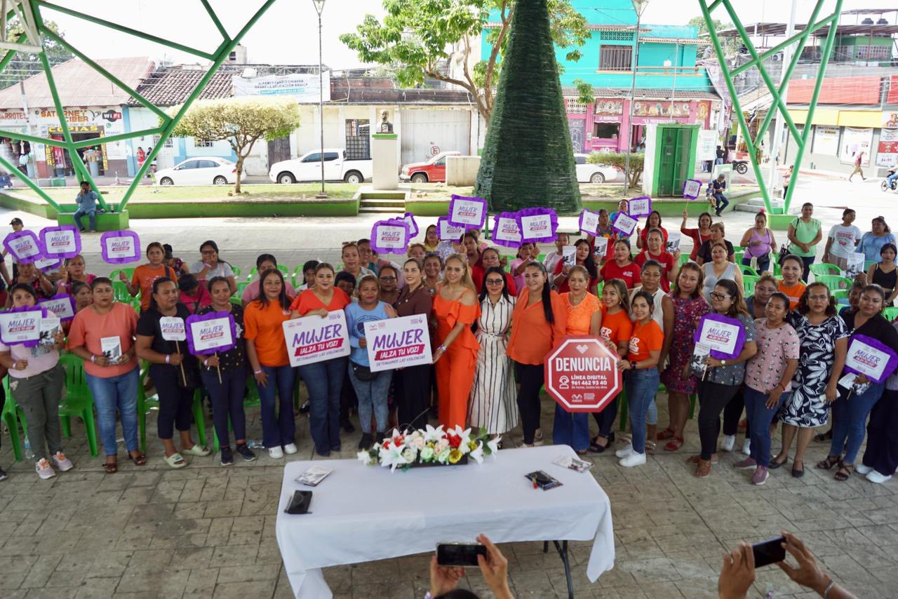 Encuentro de la campaña “Mujer, ¡alza tu voz! Detengamos las violencias”, en Huixtla.