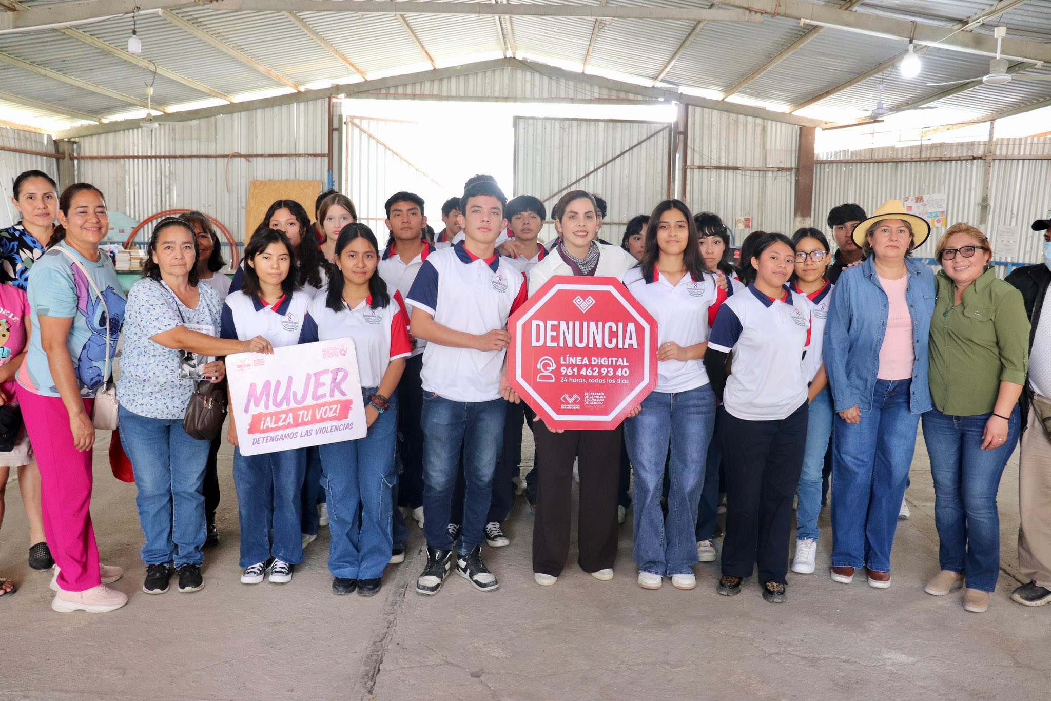 Brigada Integral de Salud “Familias protegidas, mujeres fortalecidas” en la Escuela Preparatoria Número 8; colonia Real del Bosque, Tuxtla Gutiérrez.