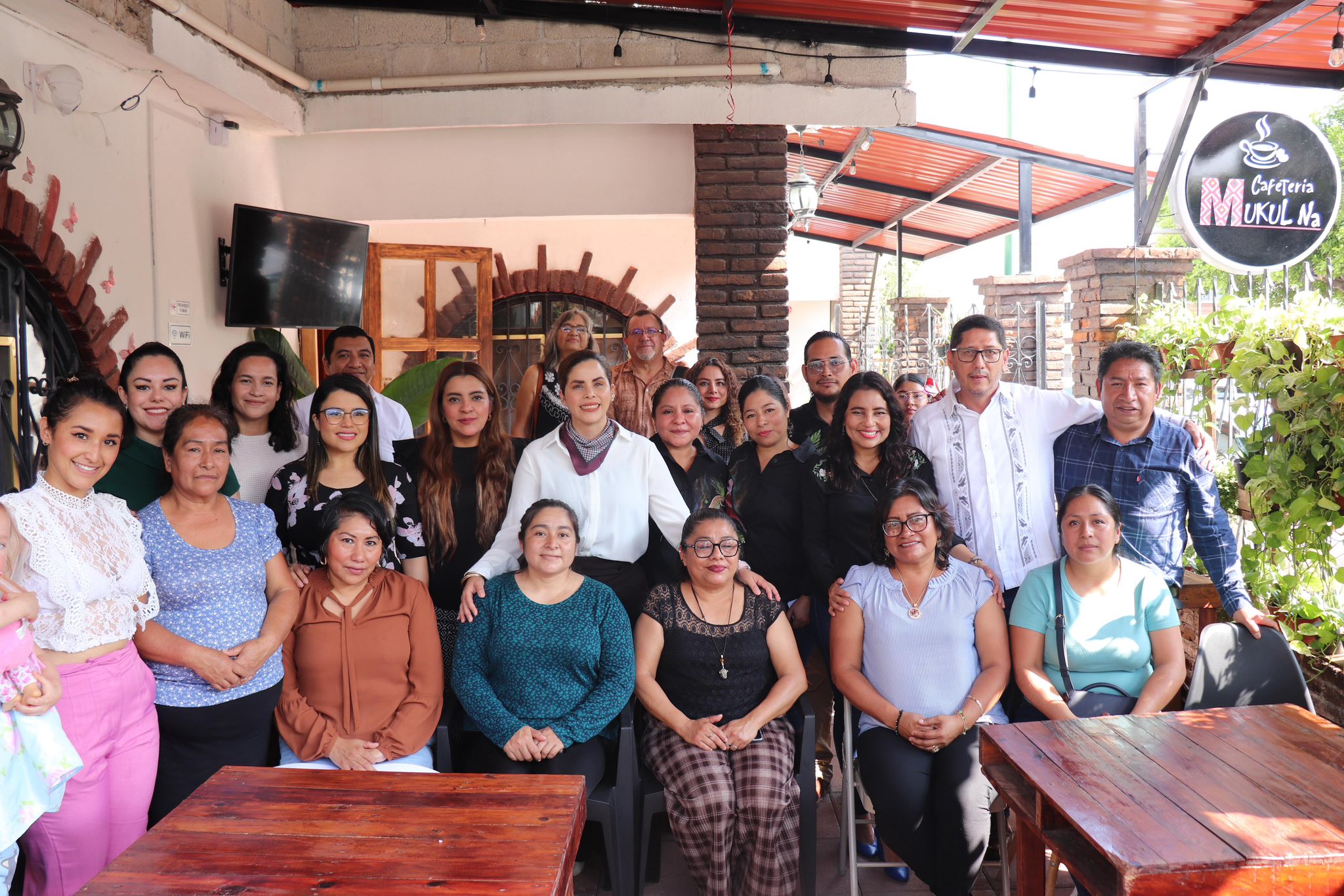 Nuestra titular, Marian Vazquez González, asistió a la inauguración de la tienda colectiva “Mukul Na”.