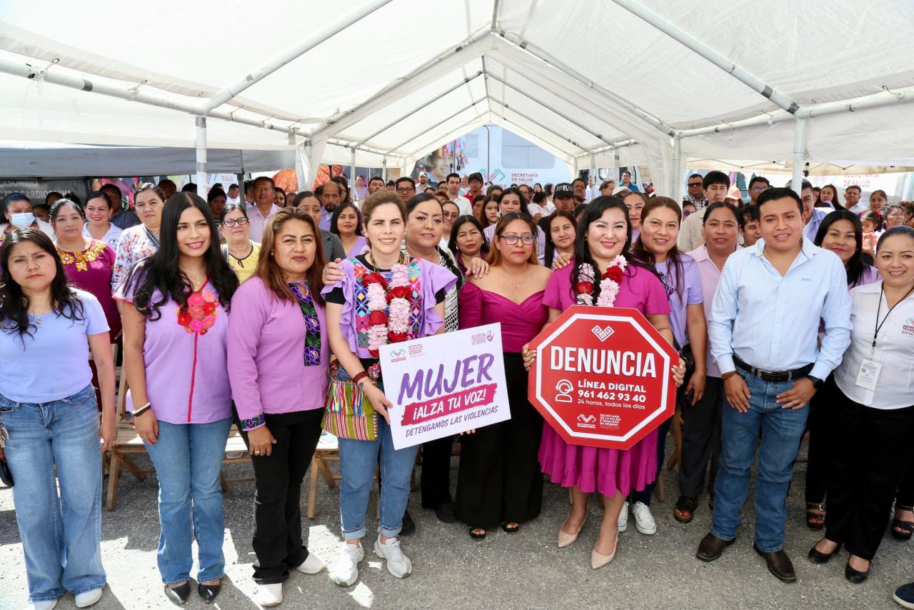 Nuestra titular asistió a la puesta en marcha de la Caravana de Salud que se lleva a cabo en el Mercado Nuevo de la Selva, en el municipio de Ocosingo.